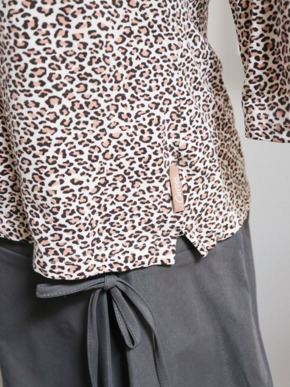 CURVES Light Pink Leopard Print Mid Sleeve Tee, Casual Scoop Neck Top, Medium - Picture 4 of 8
